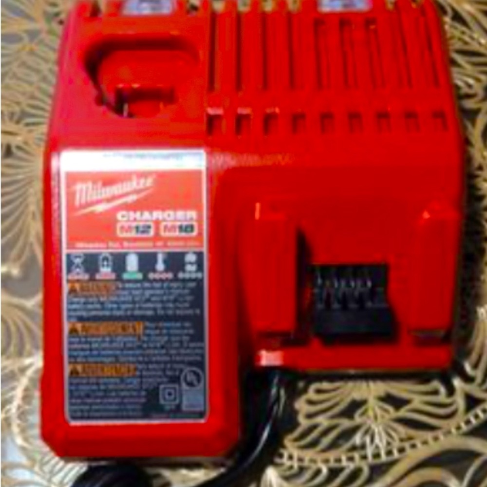 Milwaukee, 18 V battery charger